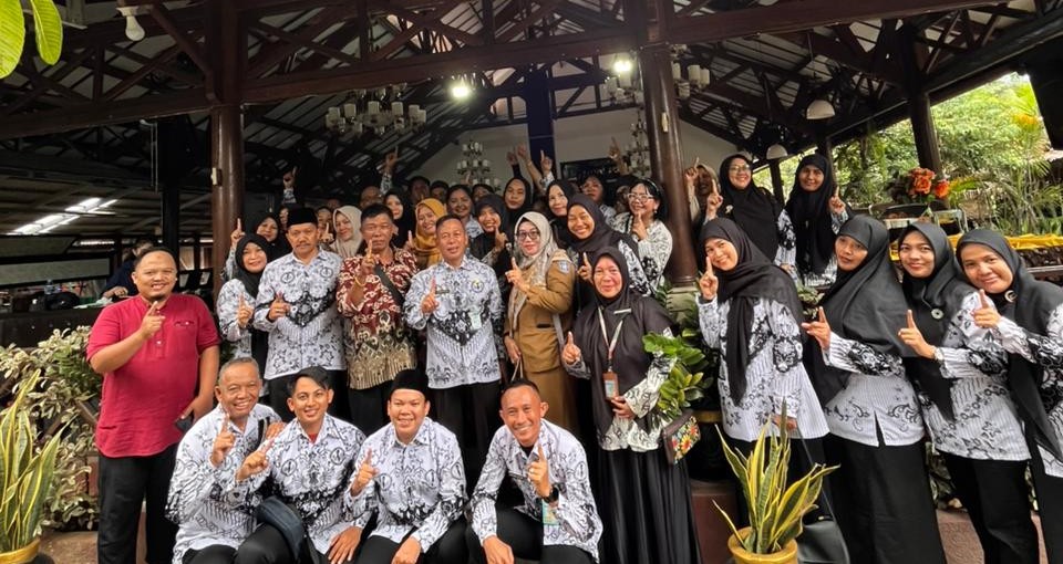 Semangat Hari Guru Nasional: SMAN 1 Pangkalpinang Gelar Pisah Kenang Penuh Makna untuk Pahlawan Pendidikan