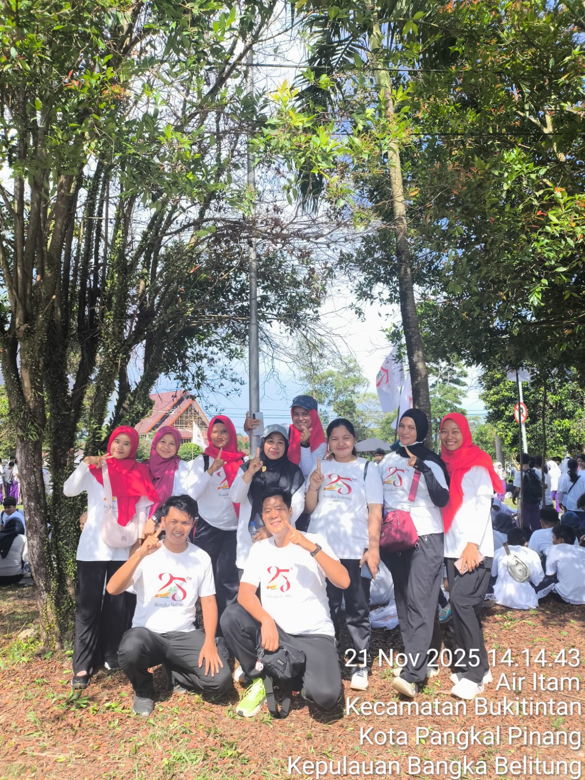 Siswa SMA Negeri 1 Pangkalpinang ikut memeriahkan Senam Bedincak di Halaman Kantor Gubernur Bangka Belitung